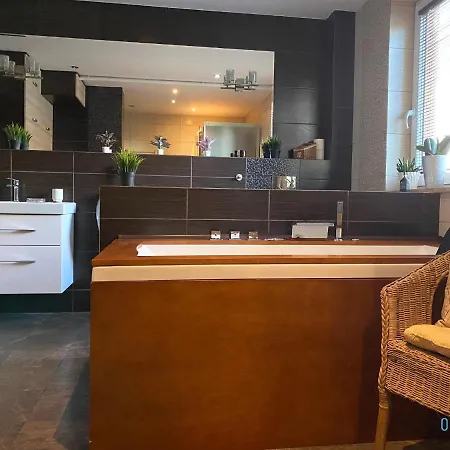 Apartment Lux - Lakefront In With Sauna & Hot Tub Only 30 Minutes From Gdansk And Gdynia Kamien (Pomerania)