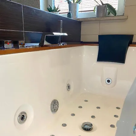 Apartment Lux - Lakefront In With Sauna & Hot Tub Only 30 Minutes From Gdansk And Gdynia Kamien (Pomerania)